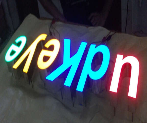 精品樹脂發(fā)光字